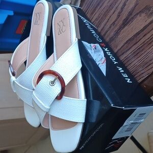 N Y & Company White criss cross buckle flat sandals, NIB, sz 7